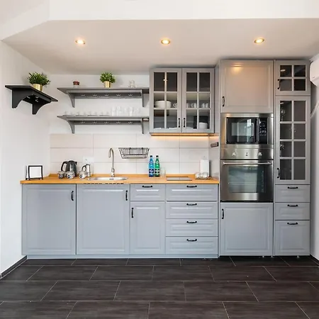 Chmielna 35 - View By Renters * Warszawa